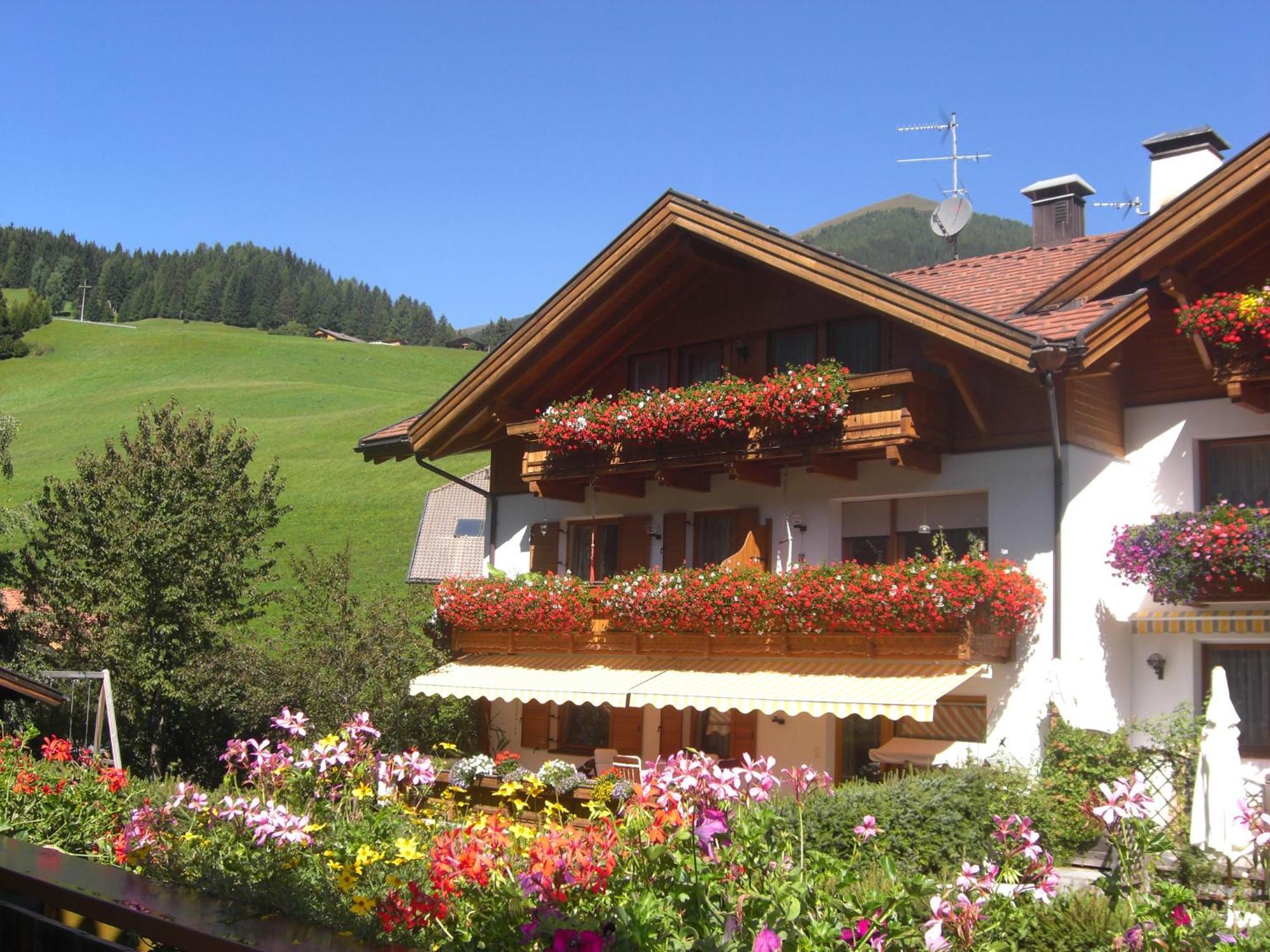 Appartements Haus Bachmann San Candido Exterior photo
